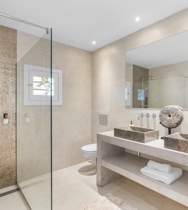 Resa Estates Paco for sale te koop finca paddel Ibiza bathroom .jpg
